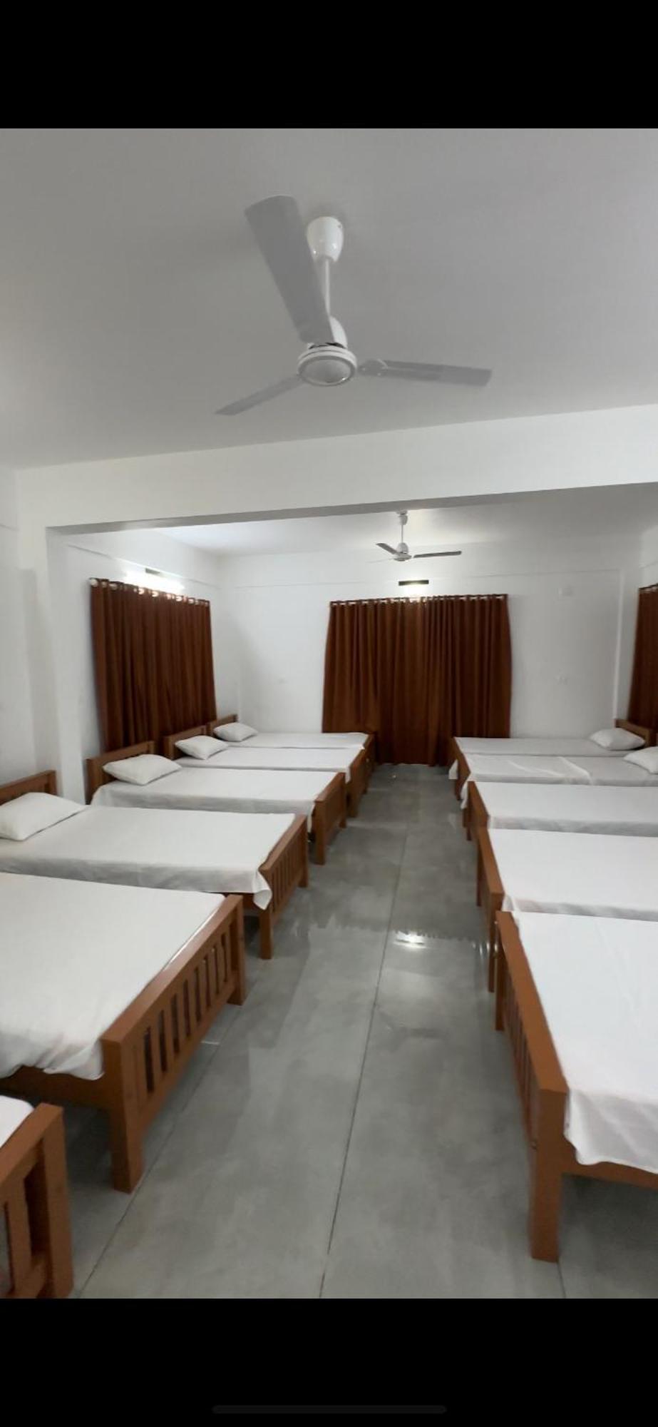 Jayalakshmi Residency Hotel Vaduvanchal Luaran gambar
