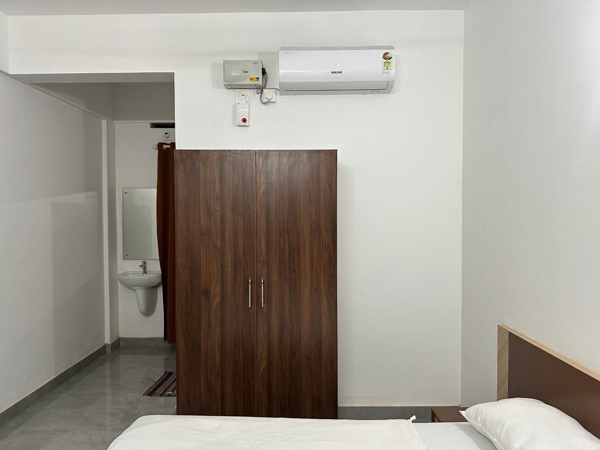Jayalakshmi Residency Hotel Vaduvanchal Luaran gambar