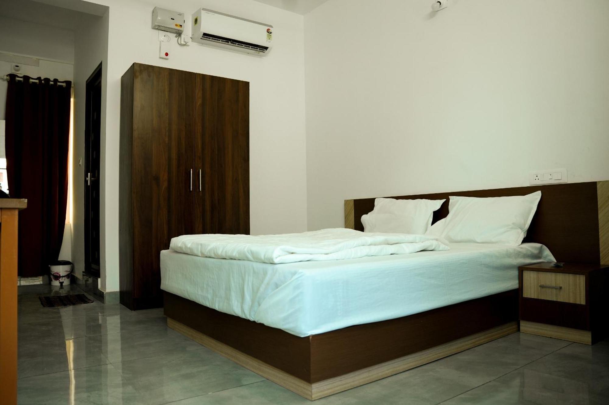 Jayalakshmi Residency Hotel Vaduvanchal Luaran gambar