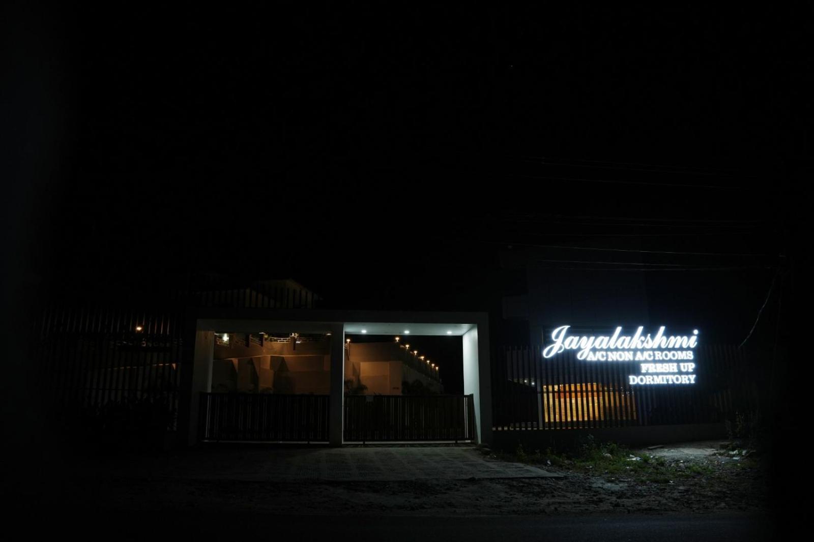 Jayalakshmi Residency Hotel Vaduvanchal Luaran gambar
